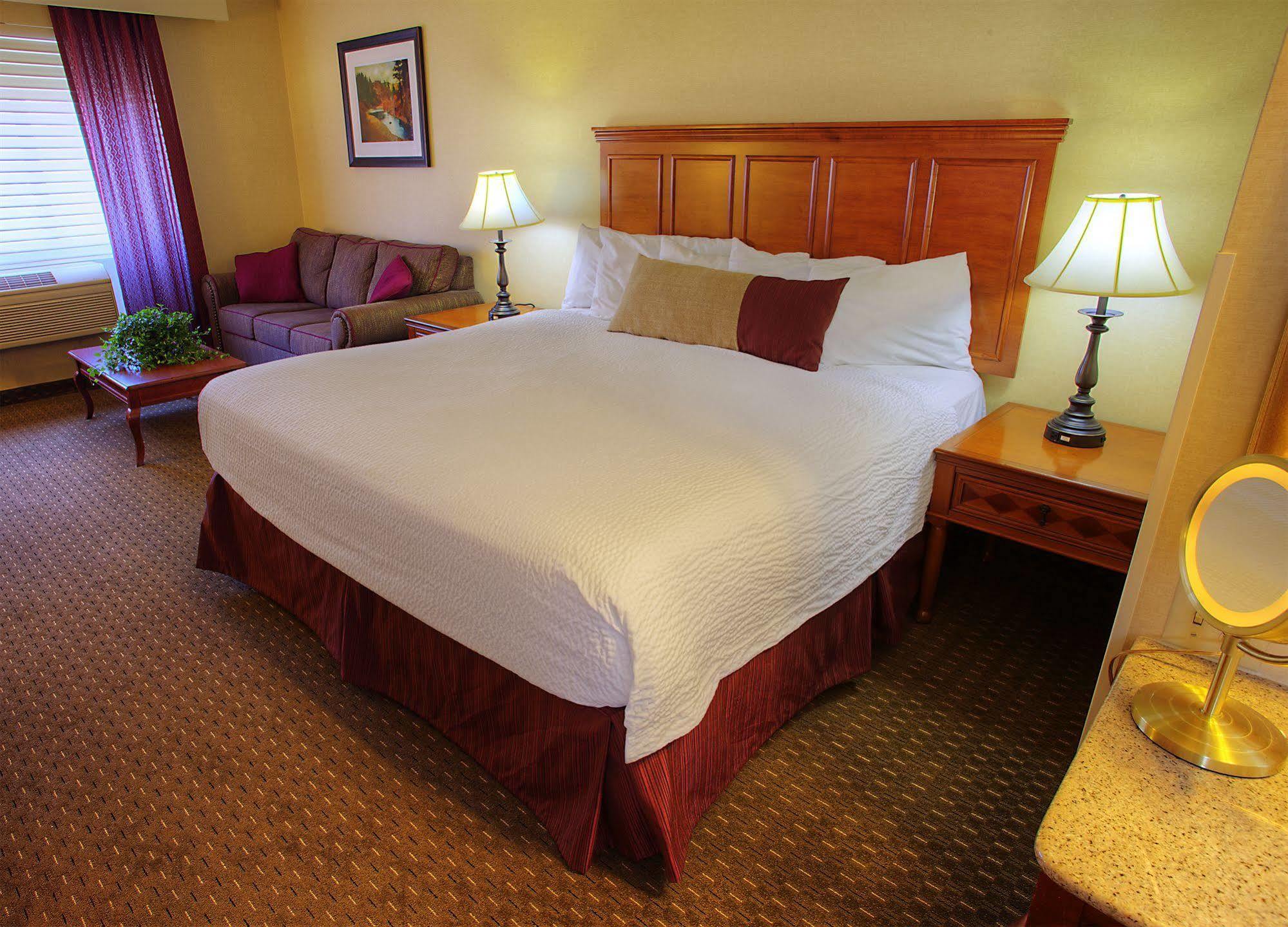 Doubletree By Hilton At Cadillac Jack's 4*